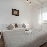 Будинок відпочинку Diana Пореч